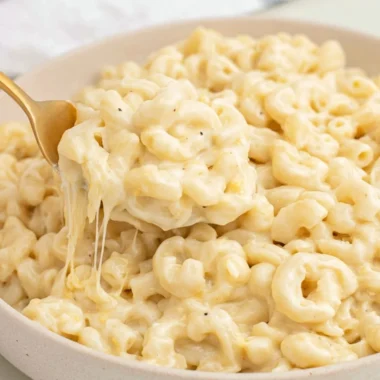 Creamy Greek yogurt mac and cheese dish garnished with herbs